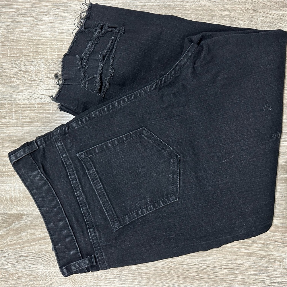 Jennifer Lopez cropped black ripped Jean 12